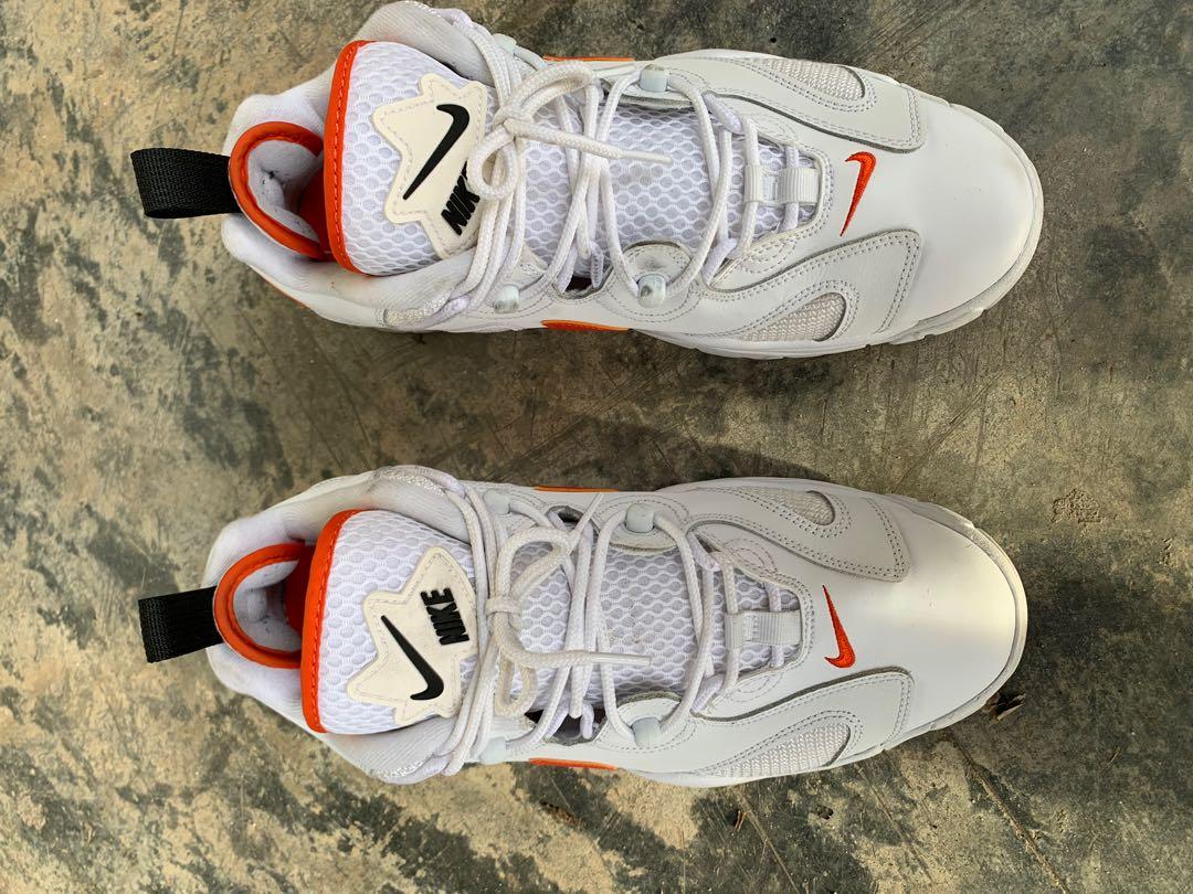 Nike blanche hotsell et orange fluo