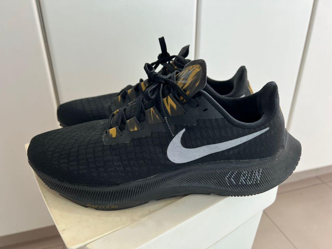 Nike pegasus 37 sales black and gold