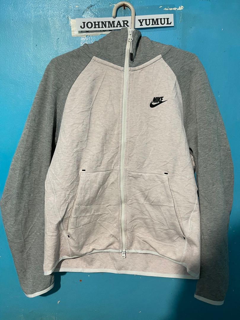 Two tone nike deals tech fleece