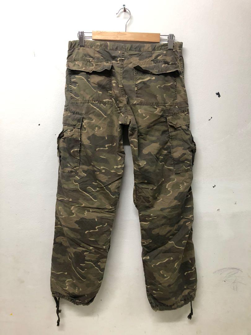 Uniqlo store camo pants