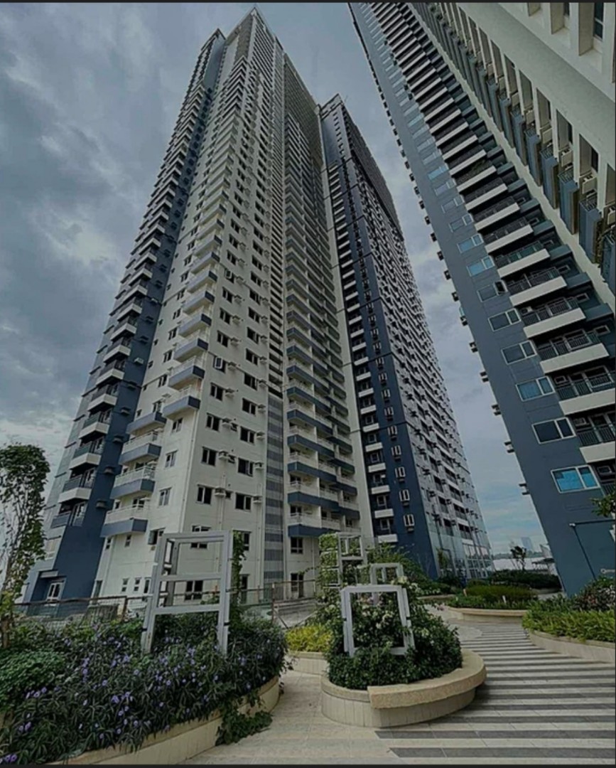 Eastwood 1 Br with Parking at Aspire Tower Nuvoland Libis QC FOR SALE