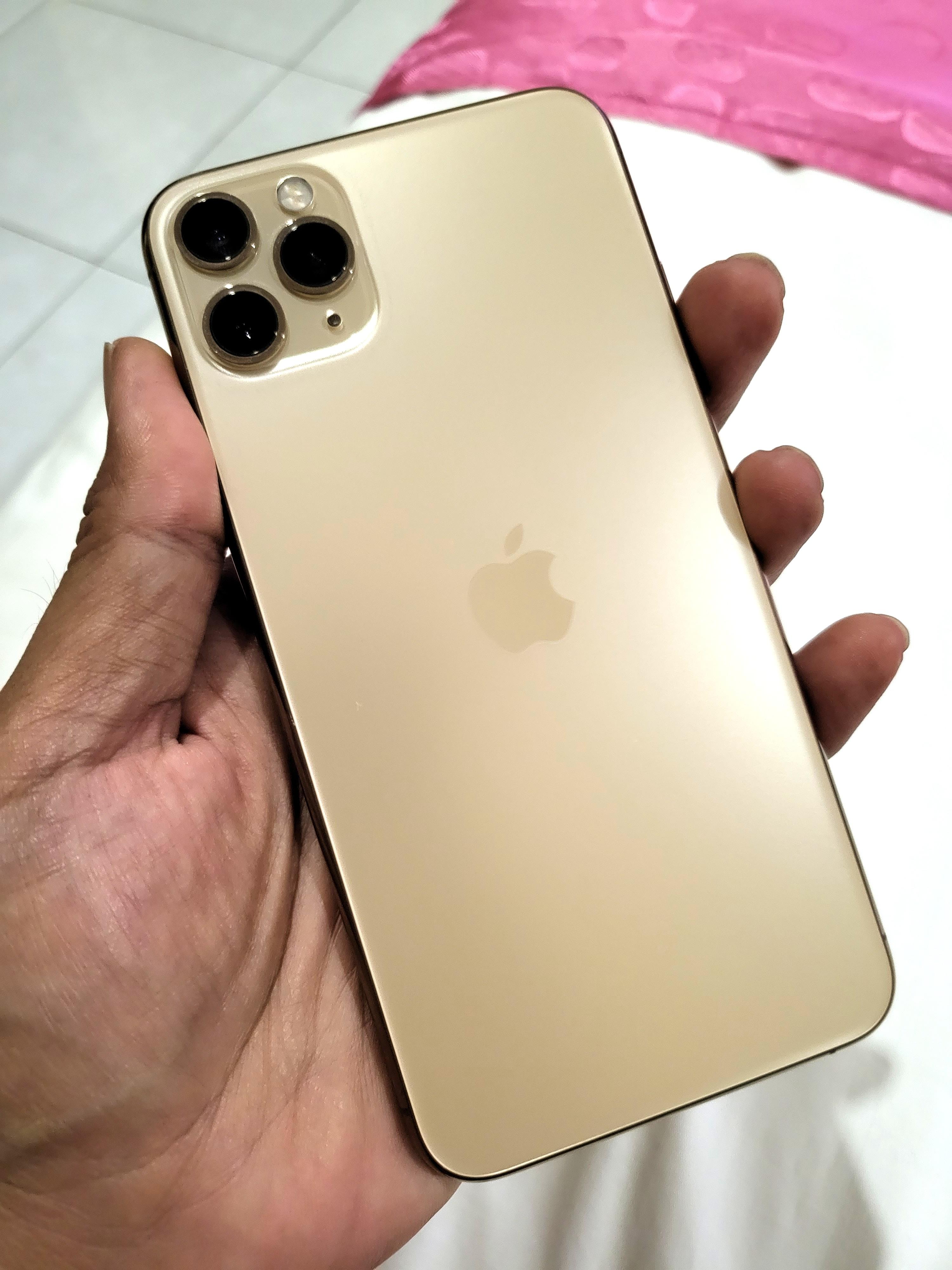 Apple IPhone 11 Pro Max 512gb Gold MY Set, Mobile Phones & Gadgets