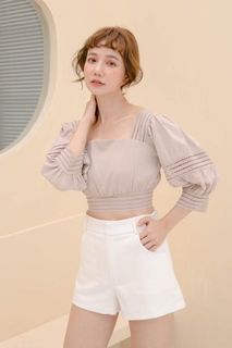 (Category: ) located in . Submitted by wwwardrobe (Listing ID 1124287529, Image 1). Description: .