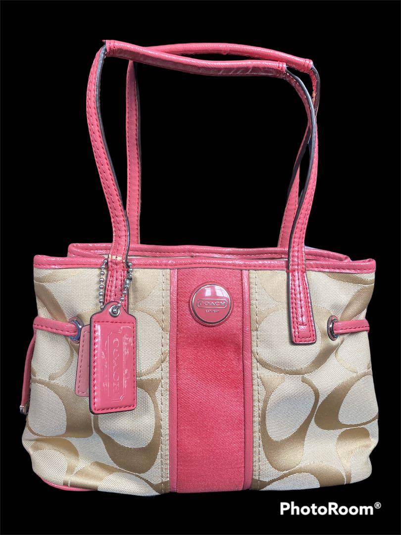 Authentic Mini Coach (Category: Purses & Pouches) located in Shah Alam. Submitted by NRSYF (Listing ID 1124148641, Image 1). Description: Authentic Mini Coach Size : 28cm x 18cm Rarely used. But got some defect on the handle. See pic. Maybe you can use twilly scarf to cover on it. Bought from Aussie. .