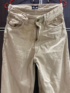 (Category: ) located in . Submitted by alymn__ (Listing ID 1124261137, Image 1). Description: .