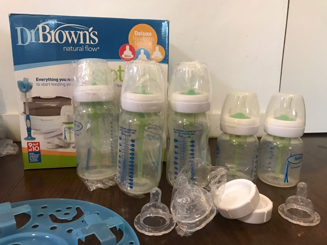 Dr brown's deluxe hotsell newborn gift set