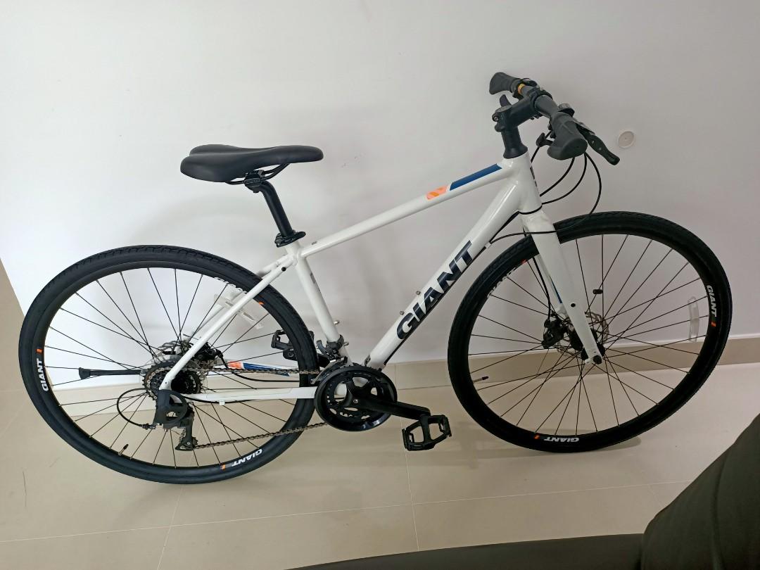 Giant Hybrid Road bike Shimano Claris 