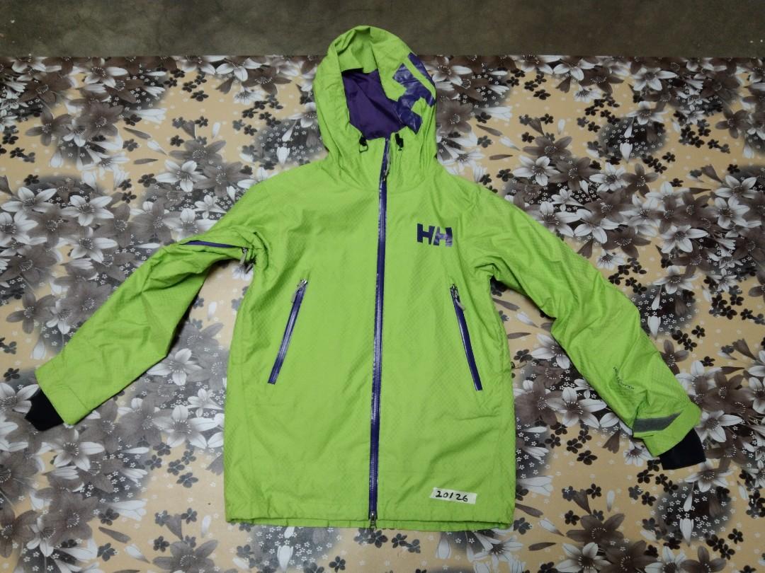 Helly Hansen, Men's Fashion, Activewear on Carousell