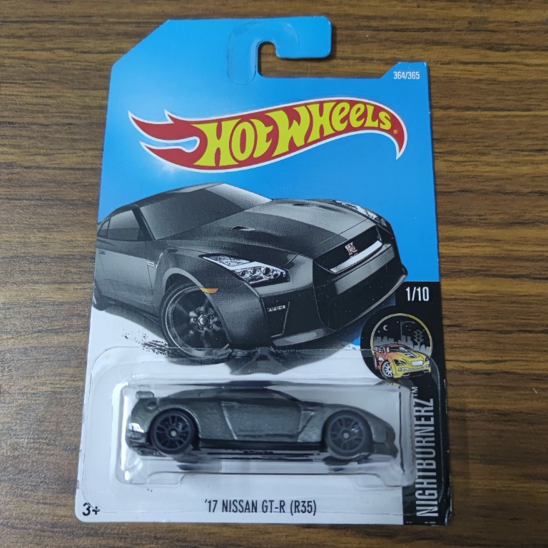 Hot Wheels 17 Nissan GT R R35 Grey Hobbies Toys Toys