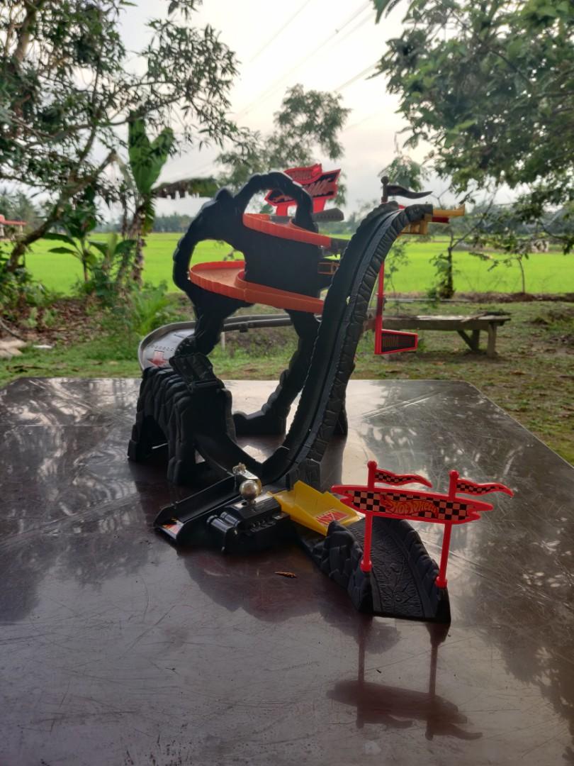 Hot wheels cliff race 2025