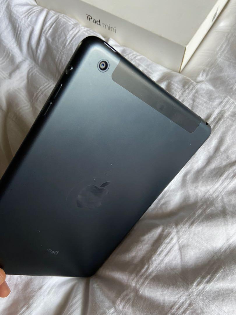 iPad Mini Series 1 (wifi + cellular) 32GB (Category: iPad) located in Cebu City. Submitted by frime (Listing ID 1124186650, Image 2). Description: Apple iPad Mini 1 - grey / graphite color 32 GB Comes with box Rfs: user needs bigger screen / upgrade Has a small dent on the one of the bottom corner but does not affect the item usage. Still in use for streaming church mass / ebook reading / YouTube videos *Lags since old gadget already. But still u