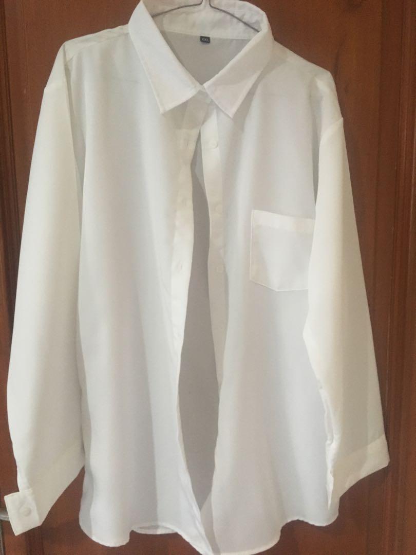 Kemeja Putih oversize, Fesyen Wanita, Pakaian Wanita, Atasan di Carousell