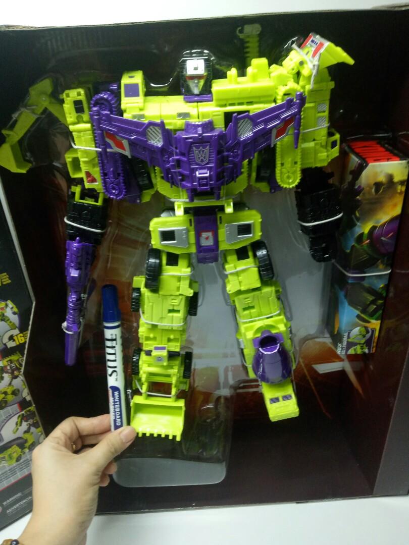 Kubian Devastator Transformers Brand New Toys (Category: Action & Battle Toys) located in Manila. Submitted by triple_jjj (Listing ID 1124130668, Image 2). Description: Kubian Devastator combiners 12 inches combined robot mode PVC Not suitable for 8 years old and under Transformable Brand New with box Feel free to pm me for more details. Happy Shopping and stay safe.