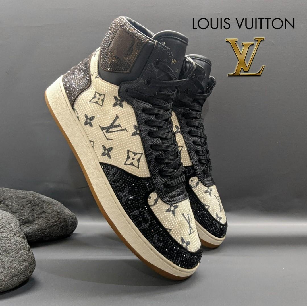 Louis Vuitton White Rivoli Sneakers, Fesyen Pria, Sepatu , Sneakers di  Carousell