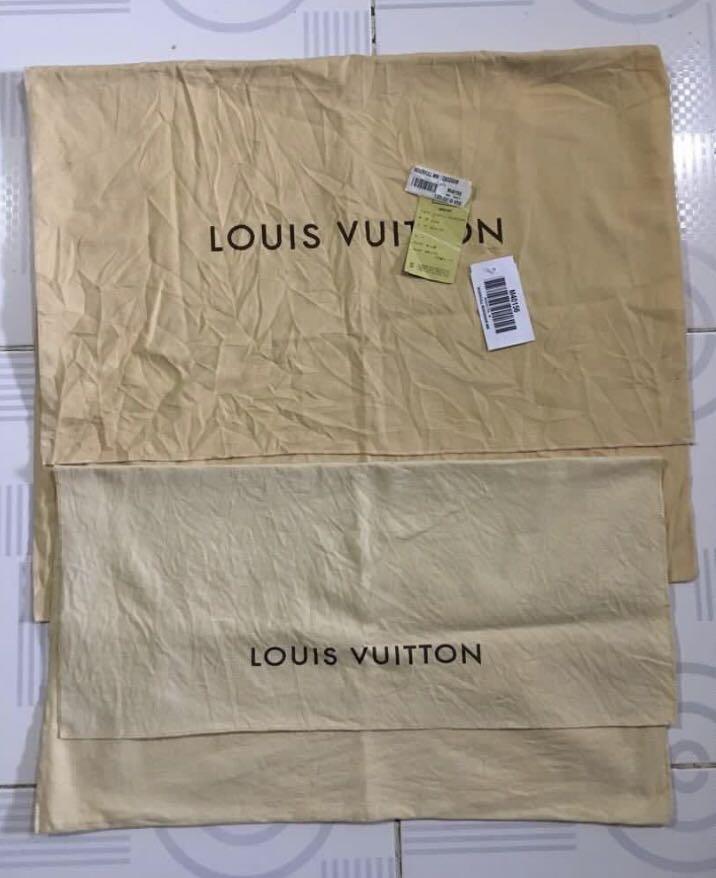 LV Neverful dustbag bundle (Category: Luxury Accessories) located in Cebu City. Submitted by etnaner (Listing ID 1124159246, Image 2). Description: Bundle LV dustbags LV neberfull w/hangtag w/flaws: stains As seen in photos Details posted feel Free to ASk .
