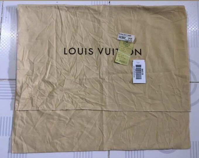 LV Neverful dustbag bundle (Category: Luxury Accessories) located in Cebu City. Submitted by etnaner (Listing ID 1124159246, Image 3). Description: Bundle LV dustbags LV neberfull w/hangtag w/flaws: stains As seen in photos Details posted feel Free to ASk .