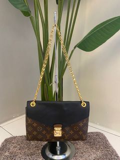(Category: ) located in . Submitted by pre.lovedhandbag (Listing ID 1124143263, Image 1). Description: .