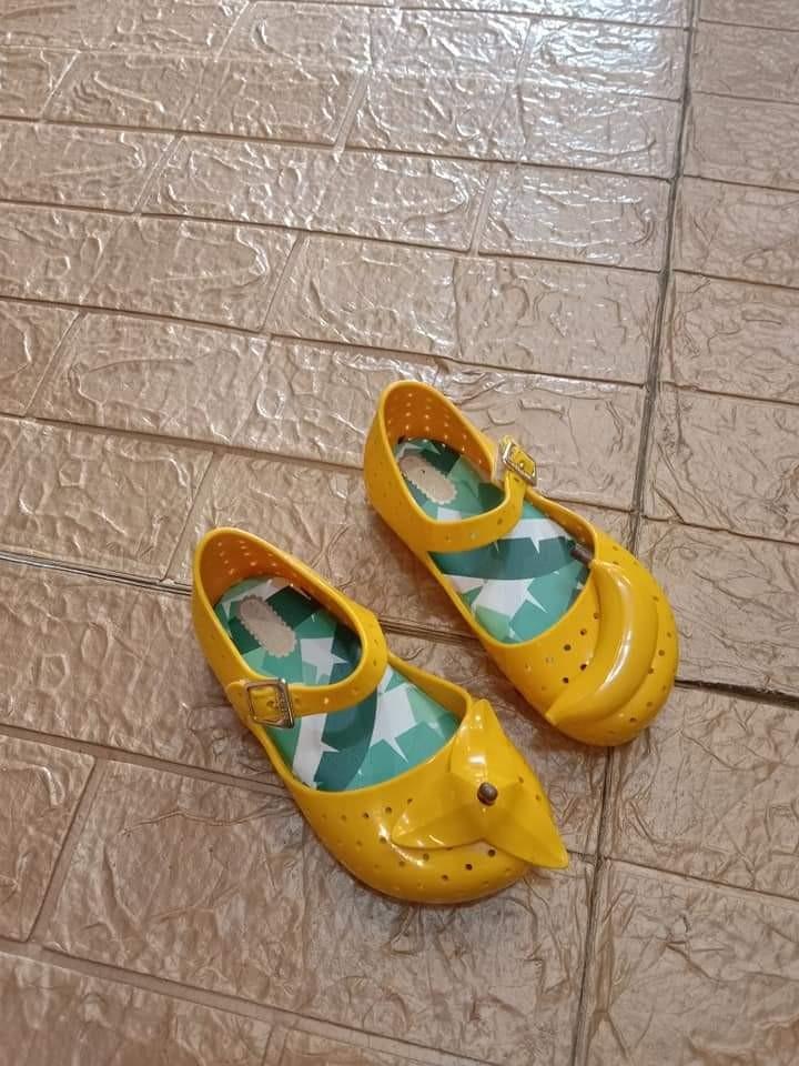 Mini melissa banana best sale shoes