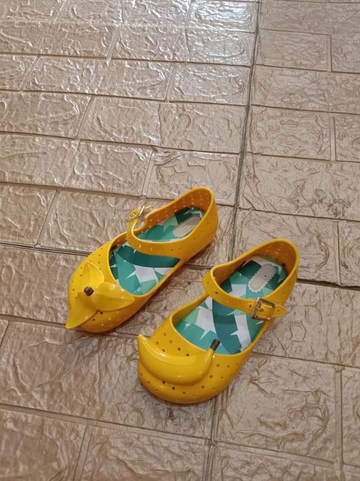 Melissa mini banana shoes Size
