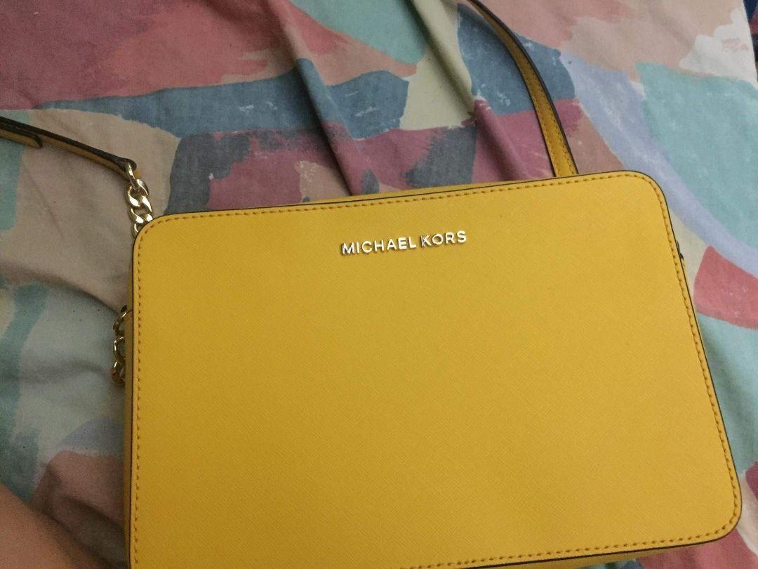MICHAEL KORS JET SET EAST WEST SAFFIANO LEATHER CROSSBODY BAG YELLOW  MARIGOLD, Women's Fashion, Bags & Wallets, Cross-body Bags on Carousell