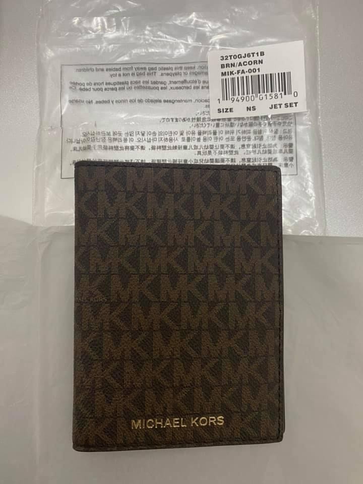Michael Kors Jet Set Passport Holder, Luxury, Bags & Wallets on Carousell