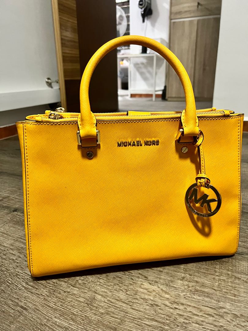 Michael kors on sale yellow shoulder bag