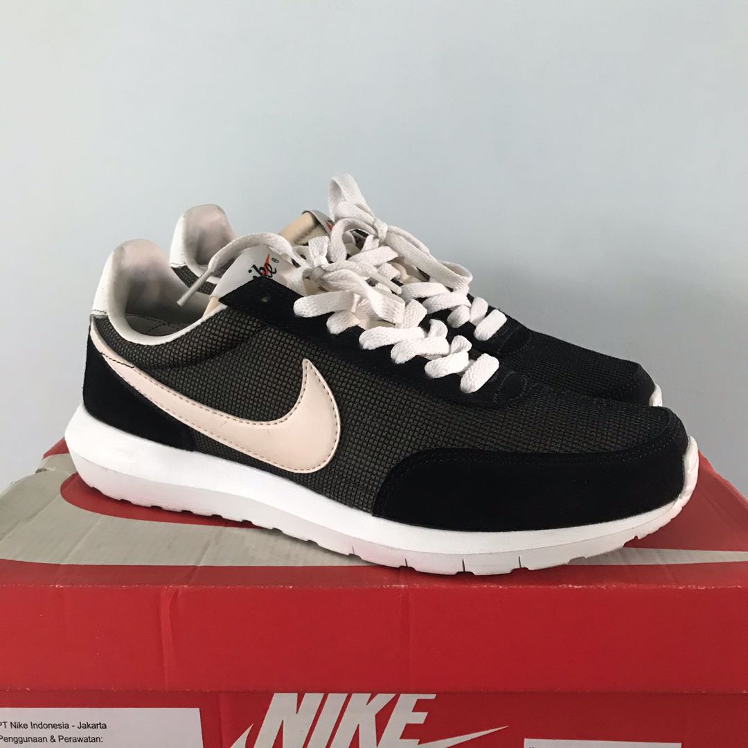 NIKE ROSHE DAYBREAK NM, Fesyen Pria, Sepatu , Sneakers di Carousell