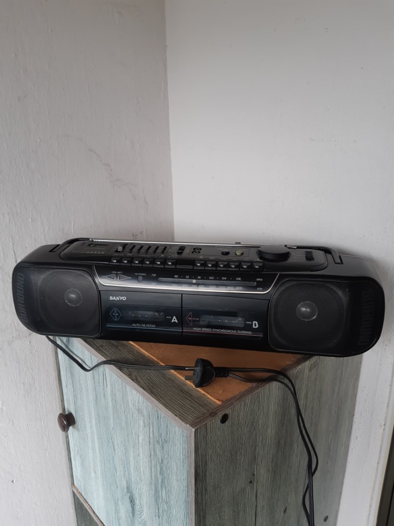 Radio cassettes players, Hobbies & Toys, Memorabilia & Collectibles