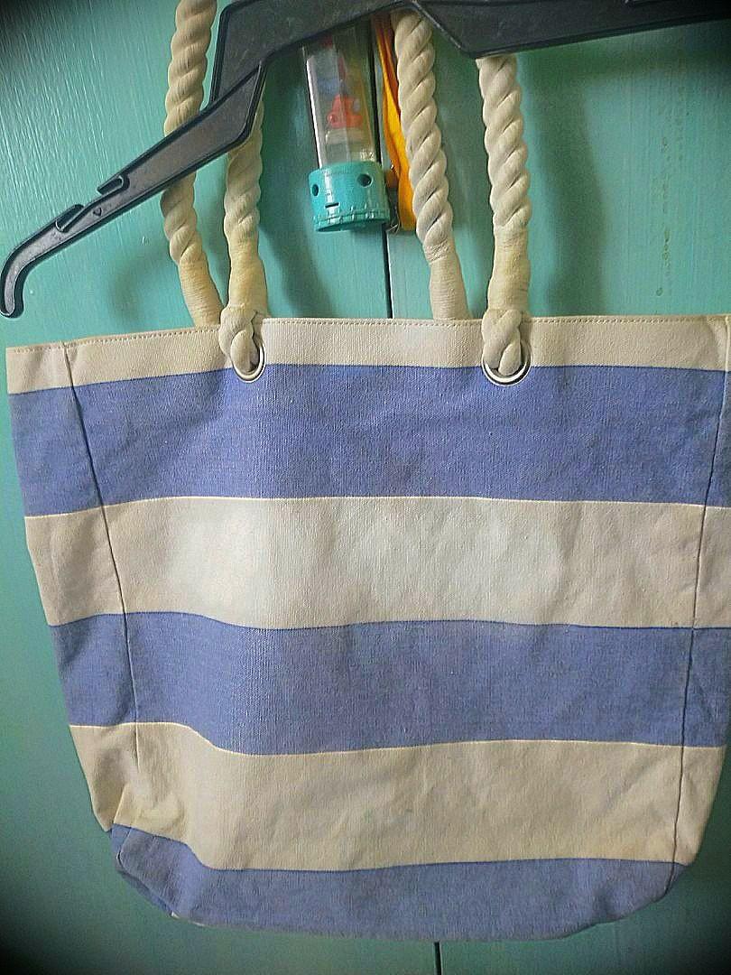 Ralph Lauren tote bag (Category: Luxury Bags & Wallets) located in Cavite. Submitted by indigence (Listing ID 1124109194, Image 2). Description: RL Tote Bag original Ralph Lauren well used clean and smells good canvass and thick material.