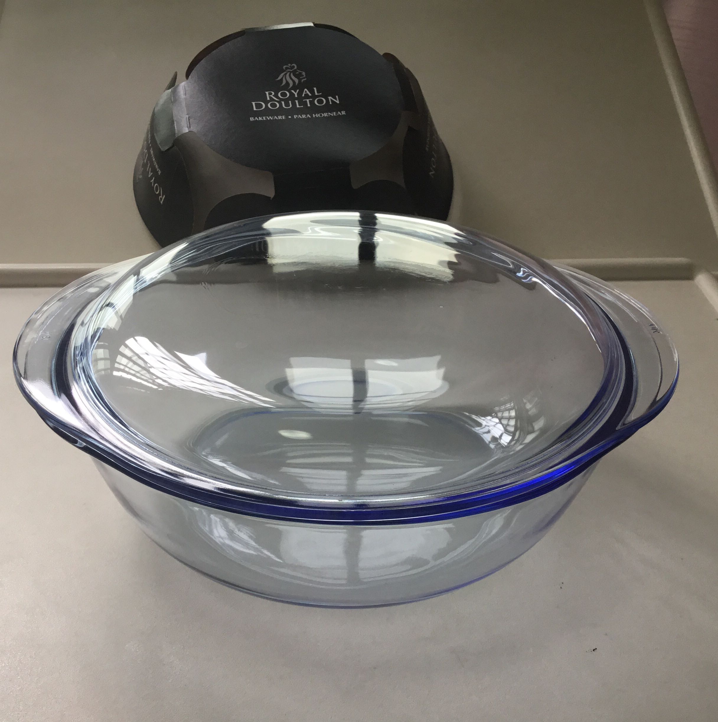 Royal Doulton bakeware 1.5L, Furniture & Home Living, Kitchenware