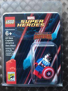 SDCC 2015 Lego All New Captain America (Sam Wilson)