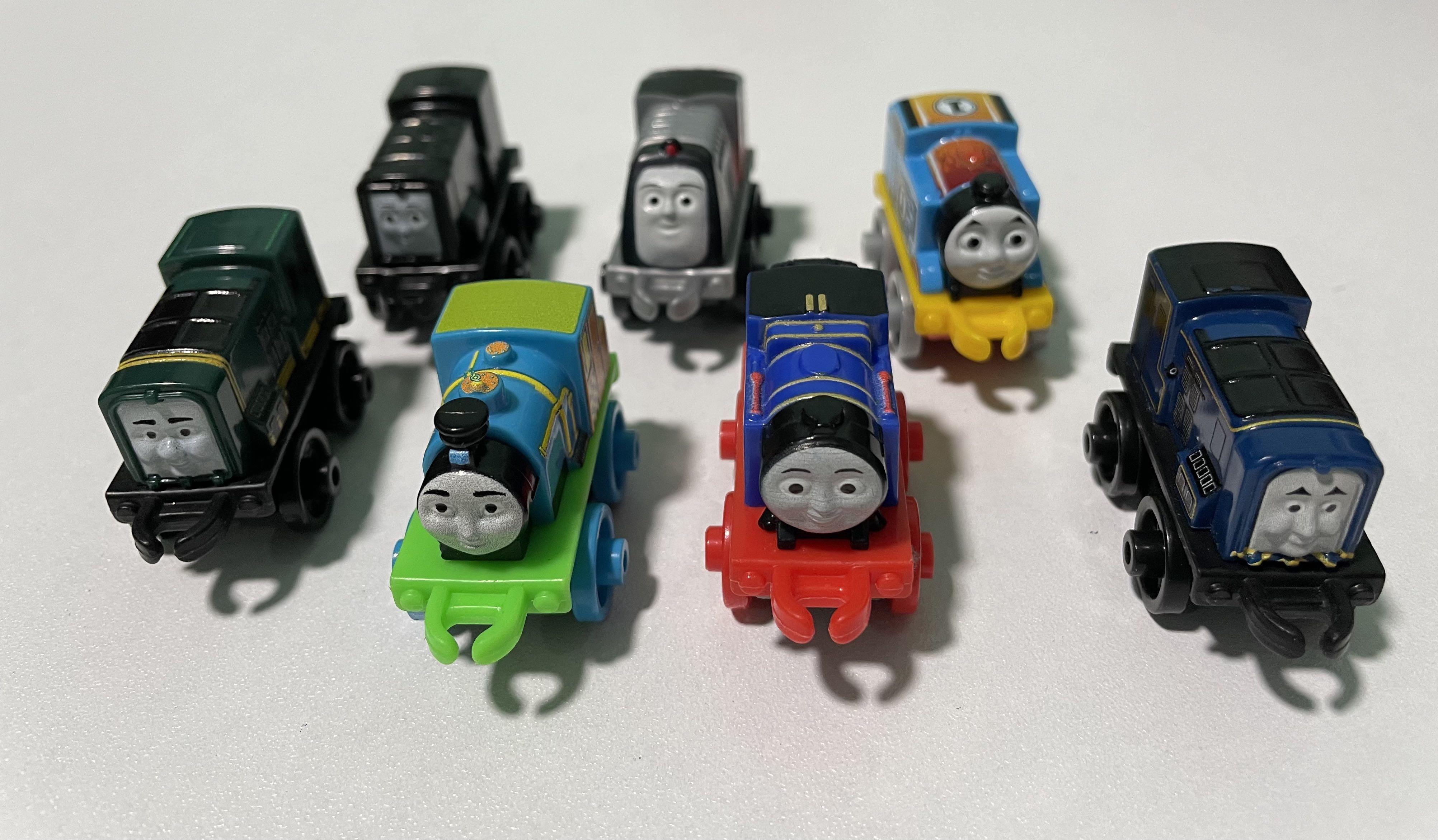 Thomas train twist and turn mini set with 7 minis