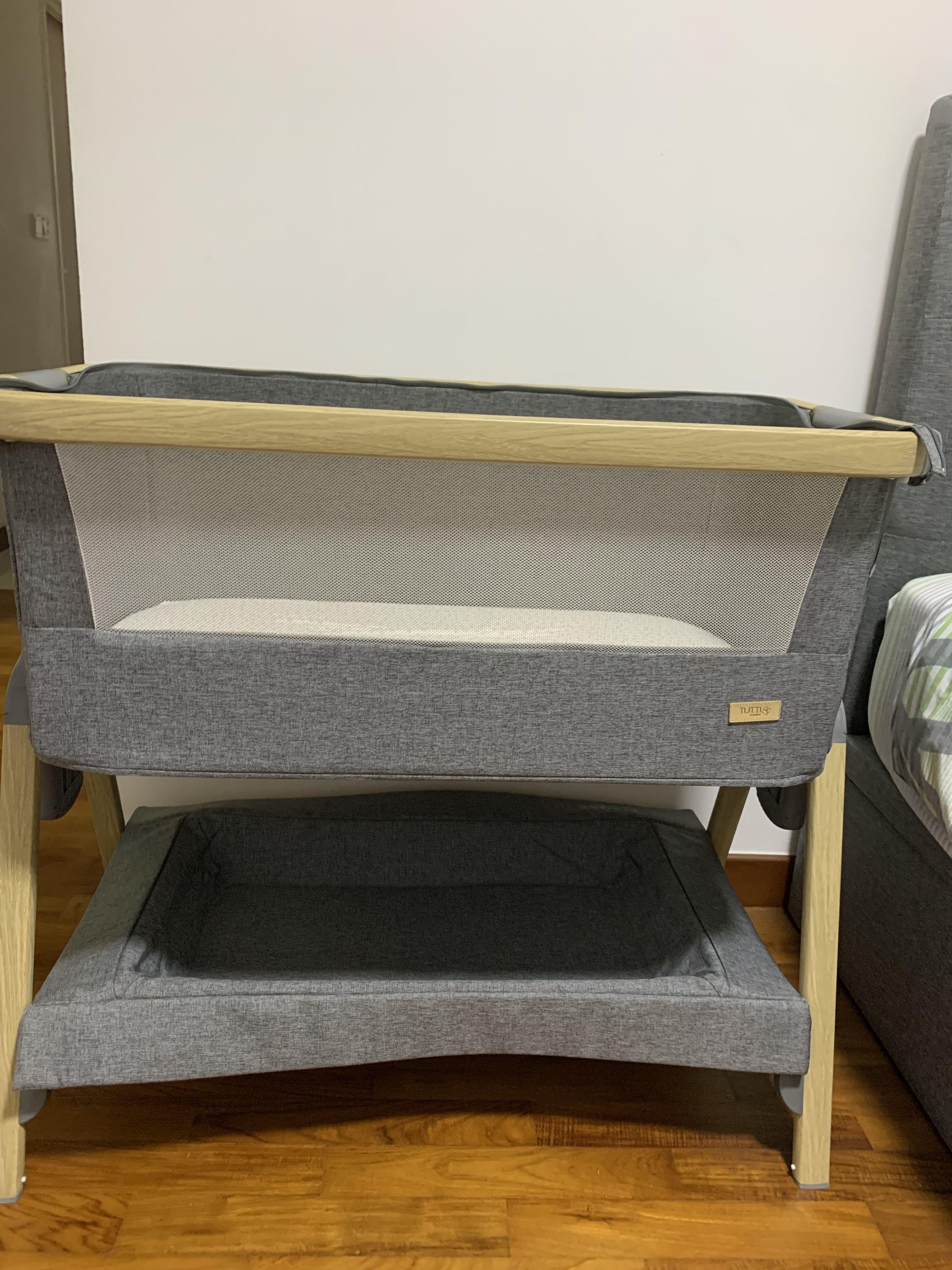 Tutti Bambini Cozee Bedside Crib + 2 original fitted sheets, Babies