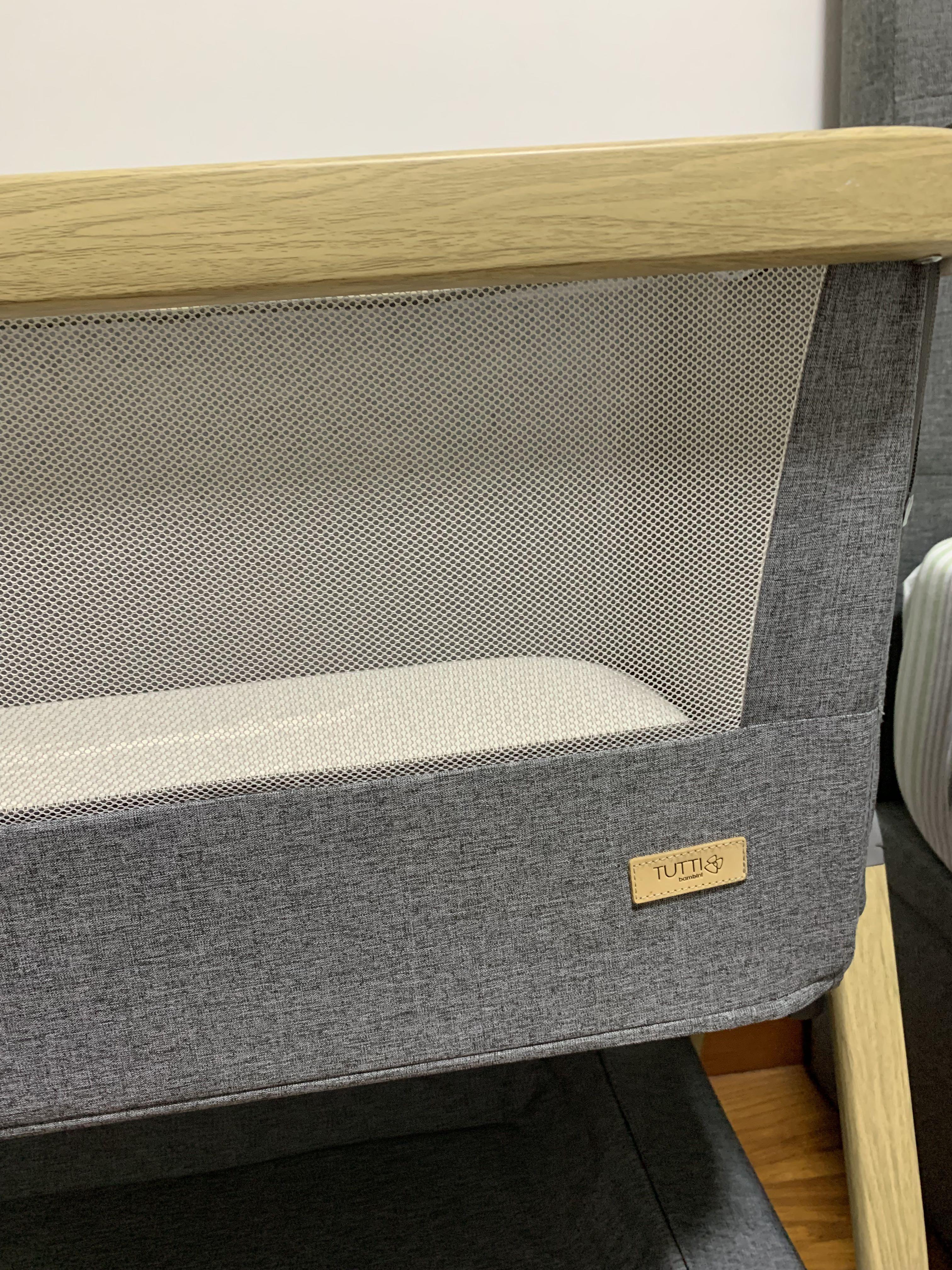 Tutti Bambini Cozee Bedside Crib + 2 original fitted sheets, Babies