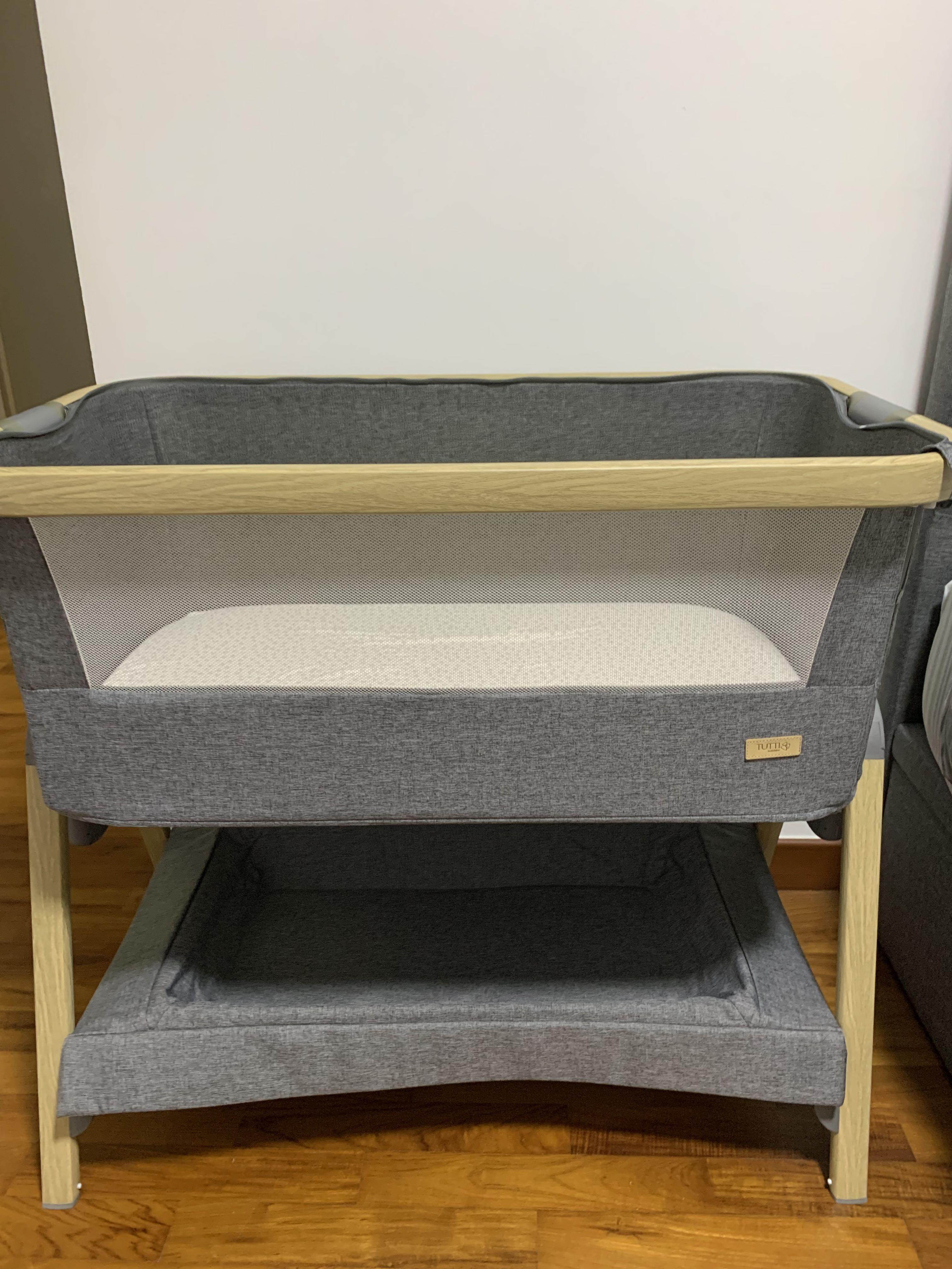 Tutti Bambini Cozee Bedside Crib + 2 original fitted sheets, Babies