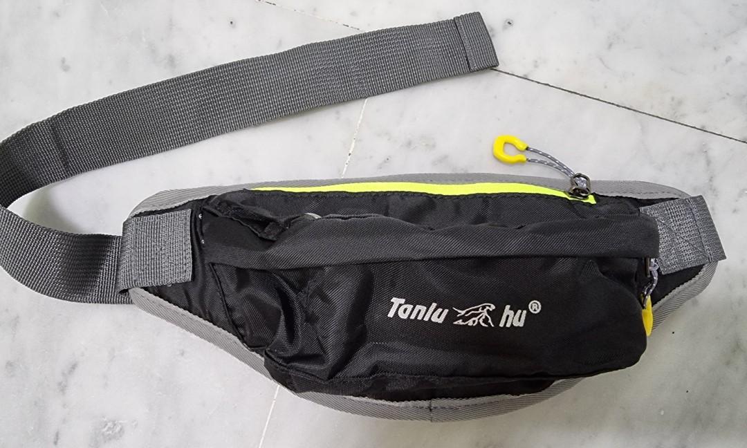 Under armour sackpack and various waistpouch Sports Equipment