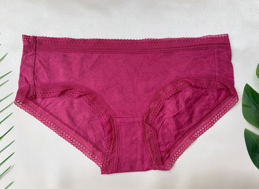 underwear uniqlo, Fesyen Wanita, Pakaian Wanita, Bawahan di Carousell