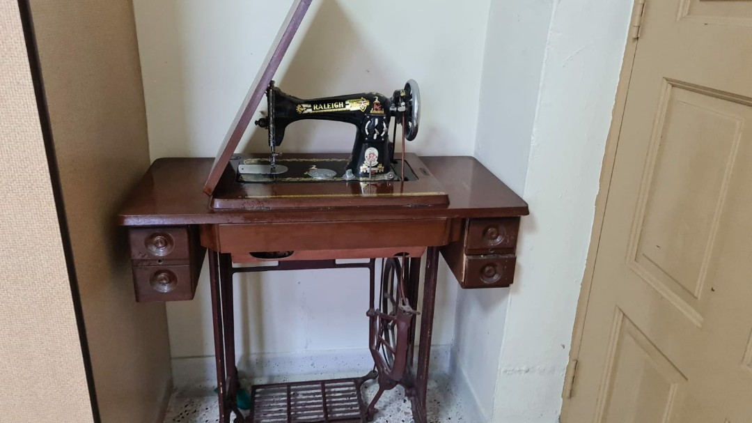 Vintage Raleigh Sewing Machine, Furniture & Home Living, Furniture