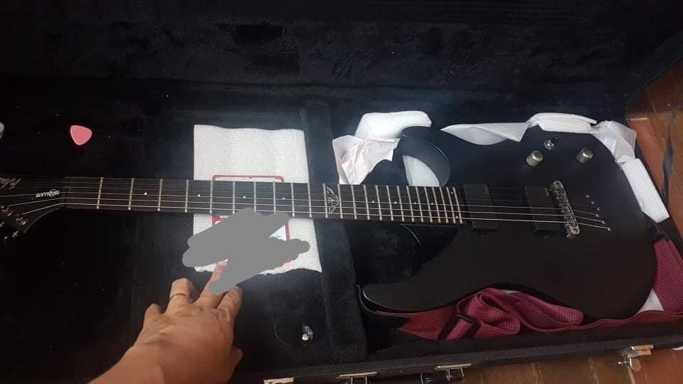 WASHBURN Parallaxe PXS10EC Electric Guitar (Category: Musical Instruments) located in Quezon City. Submitted by ruffrider013 (Listing ID 1124214948, Image 2). Description: WASHBURN Parallaxe PXS10EC Electric Guitar -H/H EMG 81/85 -Installed shadow killswitch sa tone knob by papis guitar - fully setup by papis guitar -no issues maliban sa dent paint chip of sa dulo, check pics. - ang bigat ng tunog walwalan agad - plug and play dka na magpapa set 