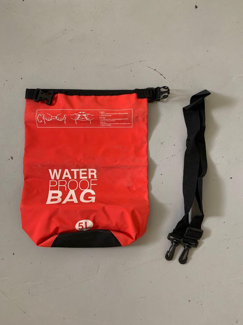 Water Proof Beach Bag 5L (Category: Beach Bags) located in Trece Martires City. Submitted by prelovedperhaps (Listing ID 1124117622, Image 1). Description: Used only once Color : Red.