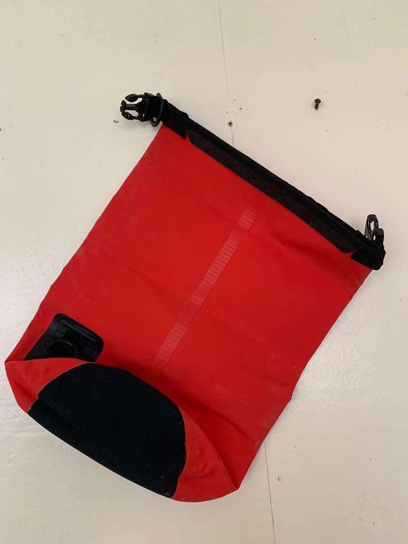 Water Proof Beach Bag 5L (Category: Beach Bags) located in Trece Martires City. Submitted by prelovedperhaps (Listing ID 1124117622, Image 2). Description: Used only once Color : Red.
