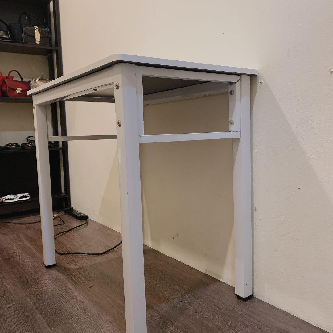 White Study Table (Category: Tables & Sets) located in Rawang. Submitted by iselllsss (Listing ID 1124198333, Image 2). Description: condition like new!! size; 80cm beli bulan July reason nak jual sebab bilik tak cukup space lalamove/cod area rawang.