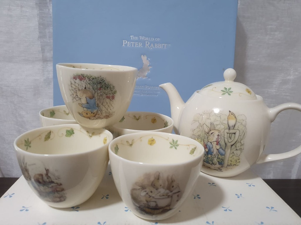 World of Peter Rabbit Teapot set, Furniture & Home Living, Kitchenware