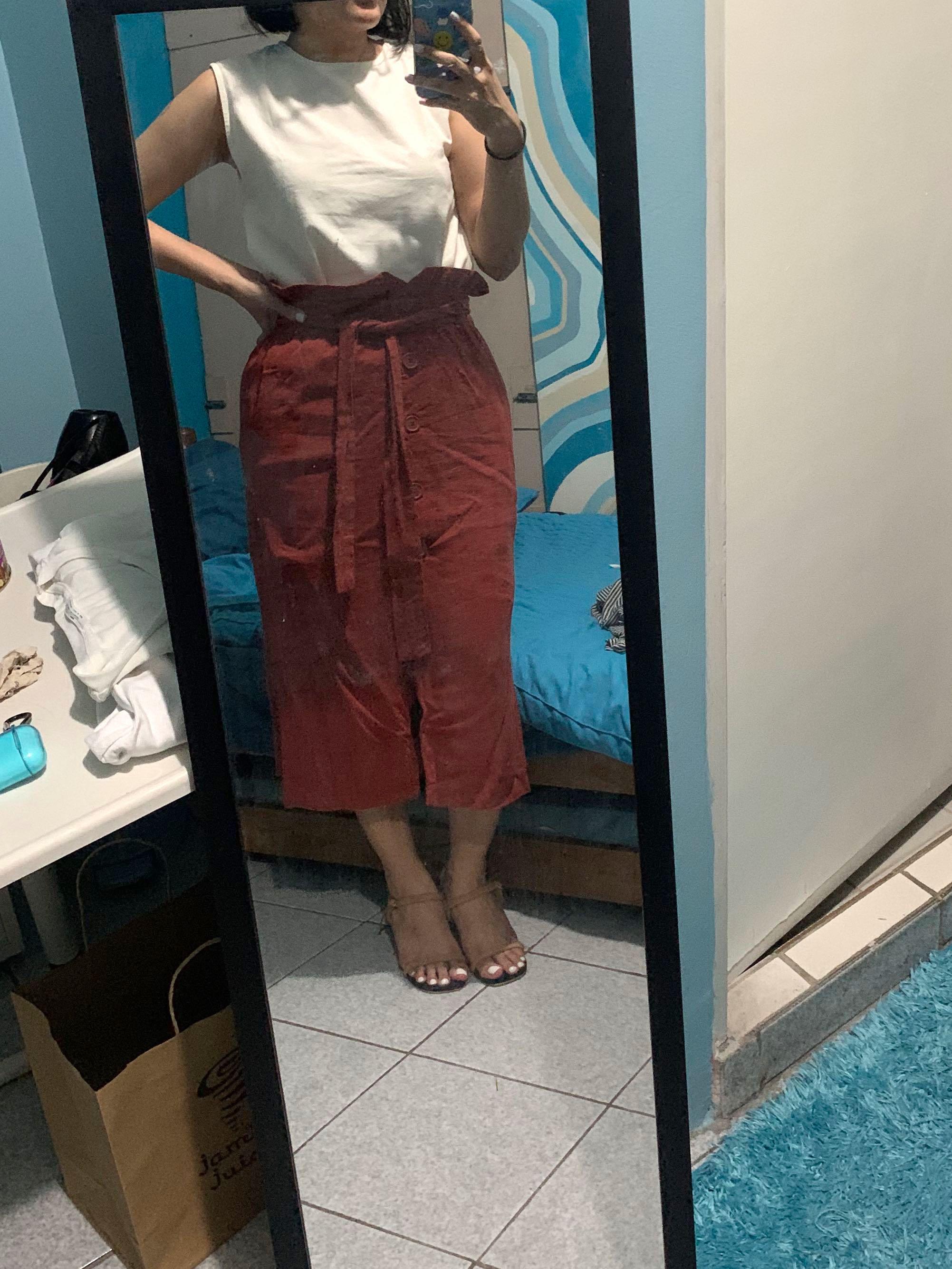 Zara Linen Midi Skirt (S) (Category: Skirts) located in Quezon City. Submitted by nmdeclutters (Listing ID 1124249633, Image 3). Description: Size Small Thick linen fabric Rarely used - literally just twice to thrice then stored Super cute and versatile - can be dressed up or down depending on your mood Swipe through for actual worn photos RFS: Not really wear colored bottoms anymore Shipping c/o buyer.
