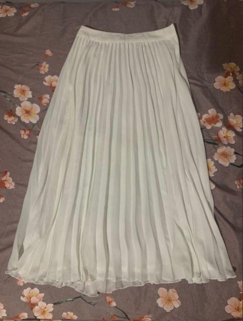 Bershka white pleated midi skirt Women s Fashion Bottoms Skirts