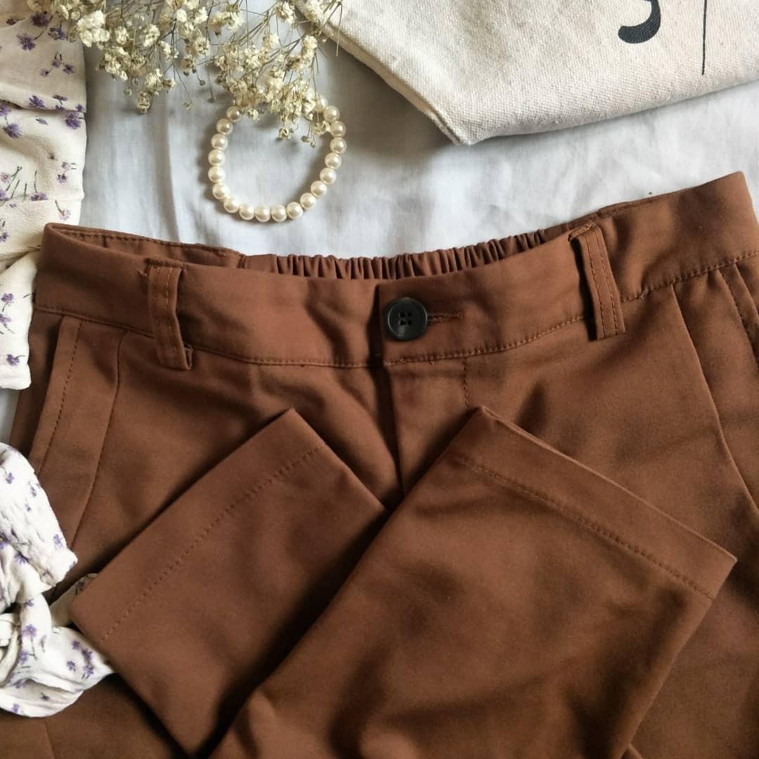Brown thick material slacks (Category: Other Bottoms) located in Manila. Submitted by b2dazzle (Listing ID 1124441585, Image 2). Description: ꒰꒰ Born to Dazzle [Vol. 1] - item 10ˊˎ - ✦ TOP code: T08 ╰ size:bust 16 / length 18.5 ╰ brand: american eagle ╰ super pretty😍 ╰ mine ₱300 • grab ₱350 ✦ PANTS code:P04 ╰ size: waist 26 / length 33 ╰ HQ!! ╰ mine ₱380 • grab ₱430 ✦ SET 《prioritized until nov. 4, 7 AM》 ╰ mine ₱650 ꔛ follow us on https://www.in