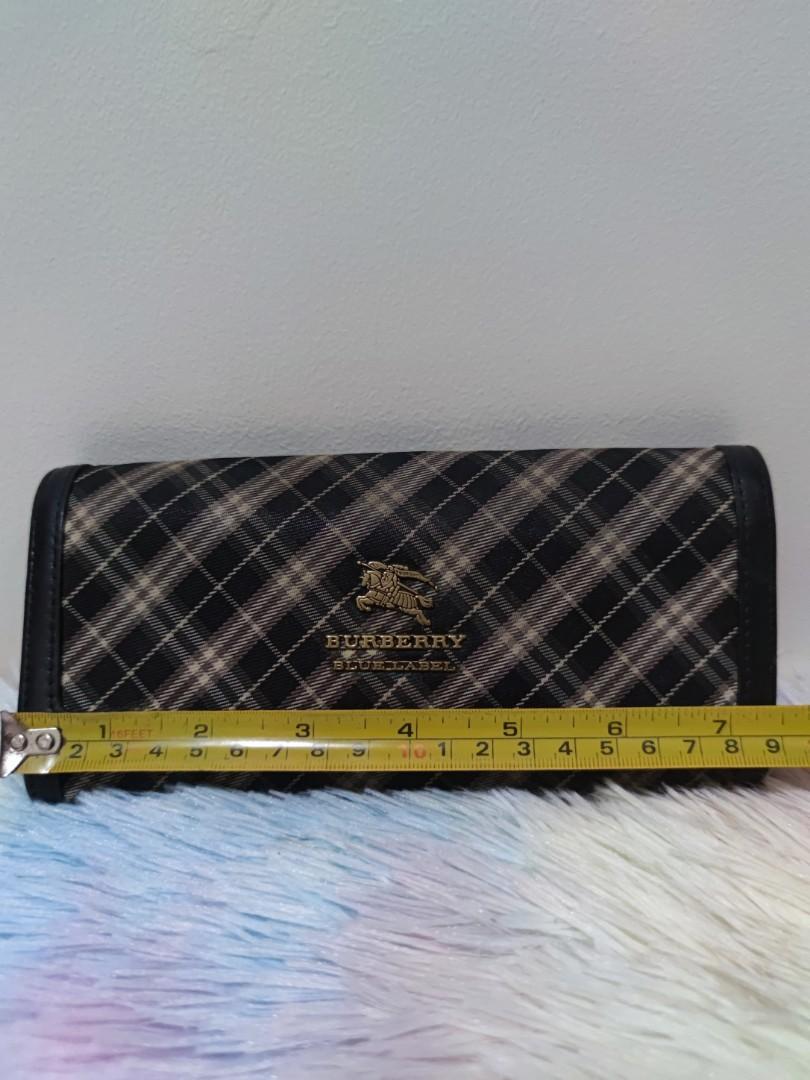Burberry Long Wallet (Category: Luxury Bags & Wallets) located in Pasig City. Submitted by armoire_deluxe (Listing ID 1124500278, Image 2). Description: Pre♥️ item. In good condition..