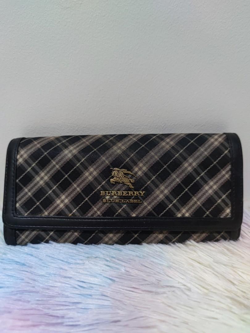 Burberry Long Wallet (Category: Luxury Bags & Wallets) located in Pasig City. Submitted by armoire_deluxe (Listing ID 1124500278, Image 1). Description: Pre♥️ item. In good condition..
