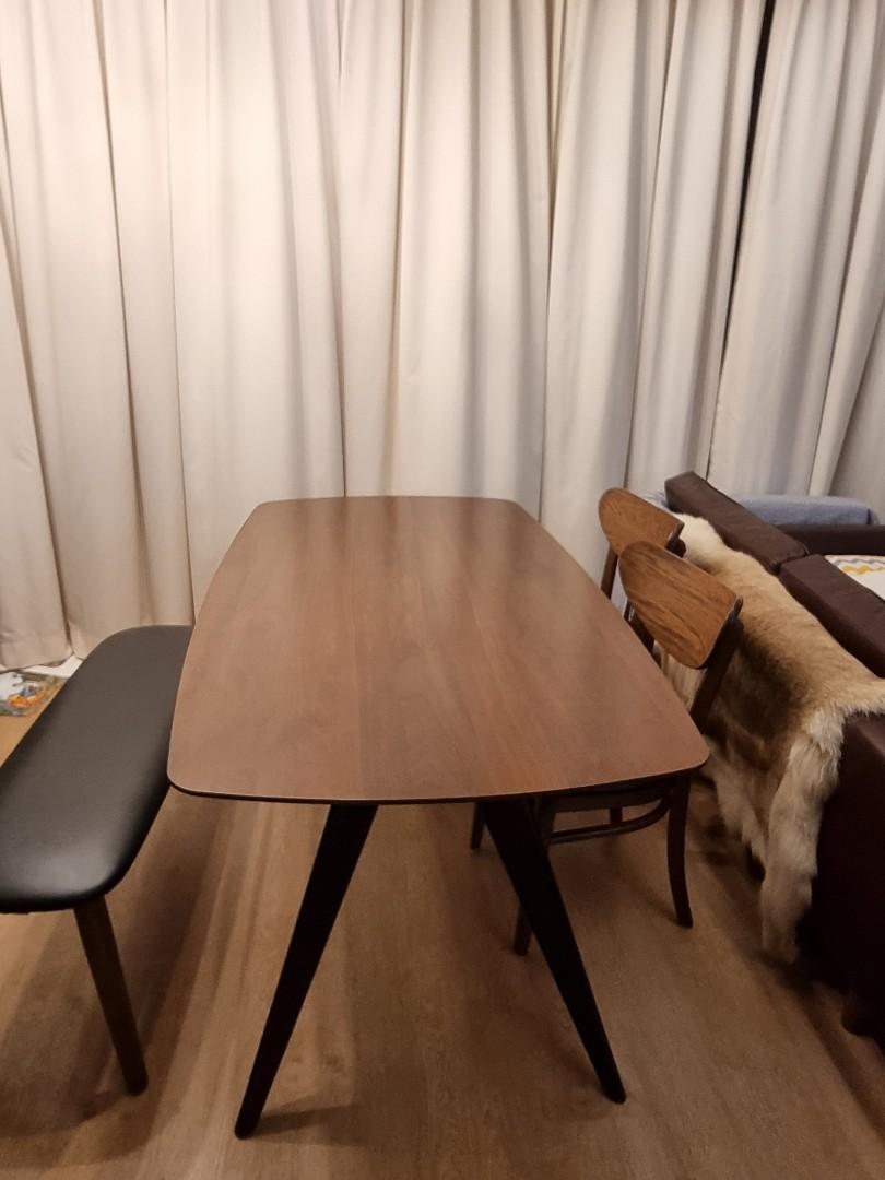 Commune Dining table (Category: Tables & Sets) located in Singapore. Submitted by nnicholass (Listing ID 1124348100, Image 1). Description: Selling commune dining table as is..