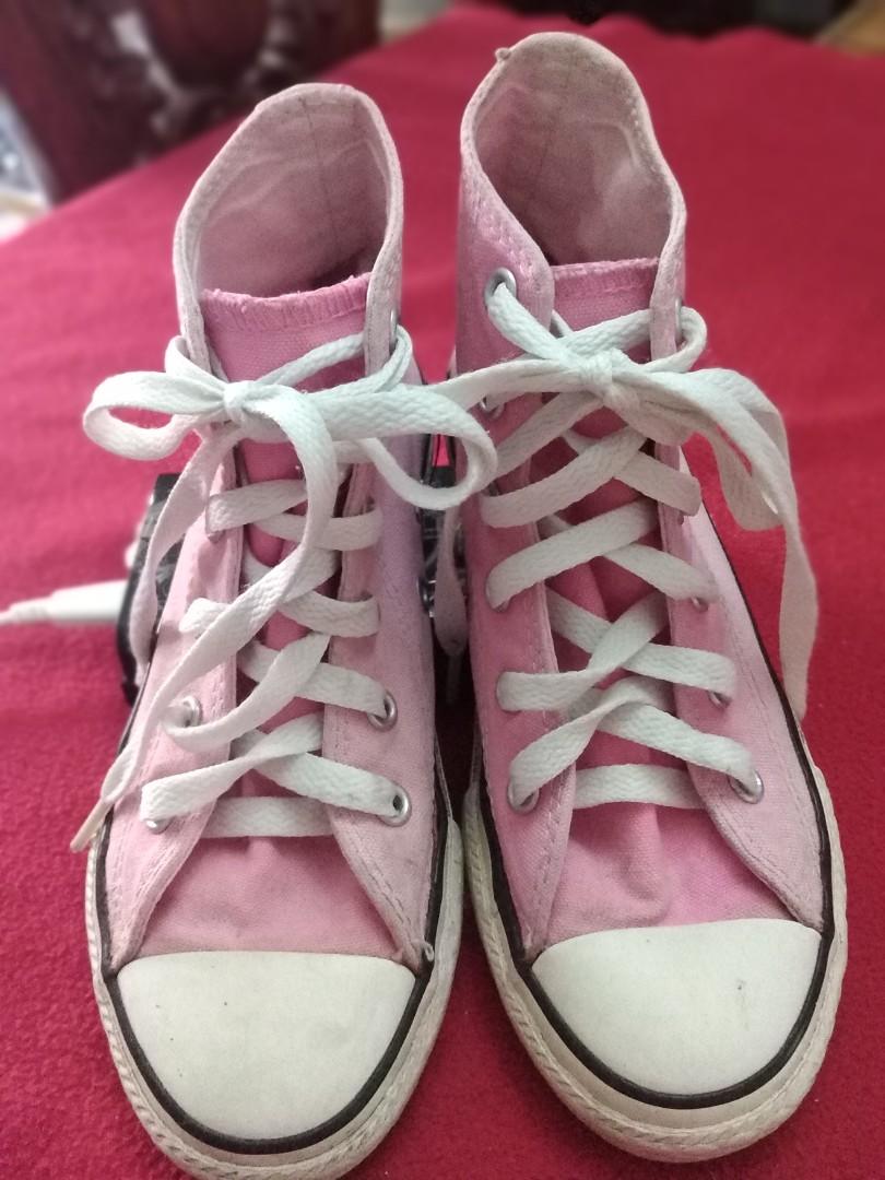 Girls pink 2025 converse size 1